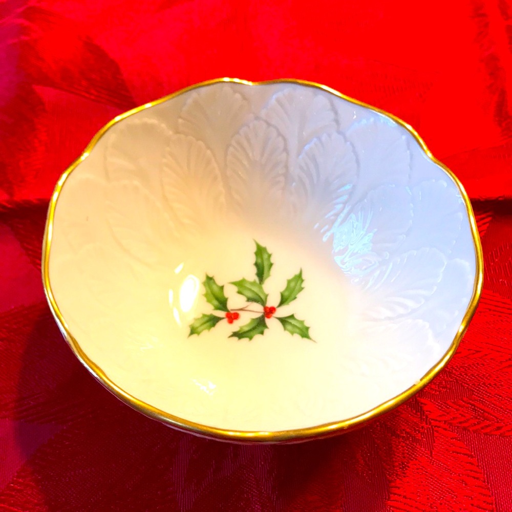 Lenox. Made in the USA small condiment bowl